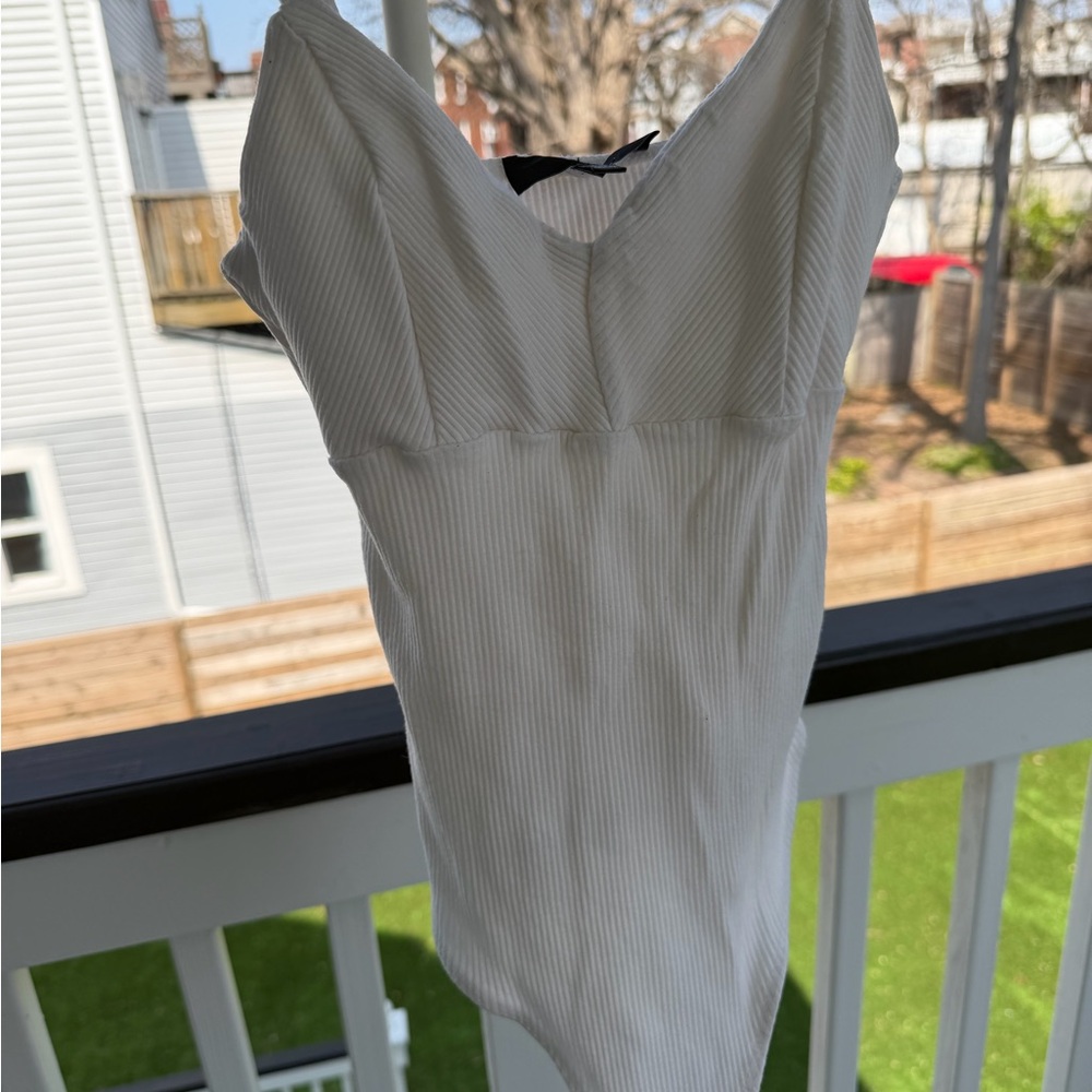 Lulus White Ribbed V-Neck Bodysuit XS